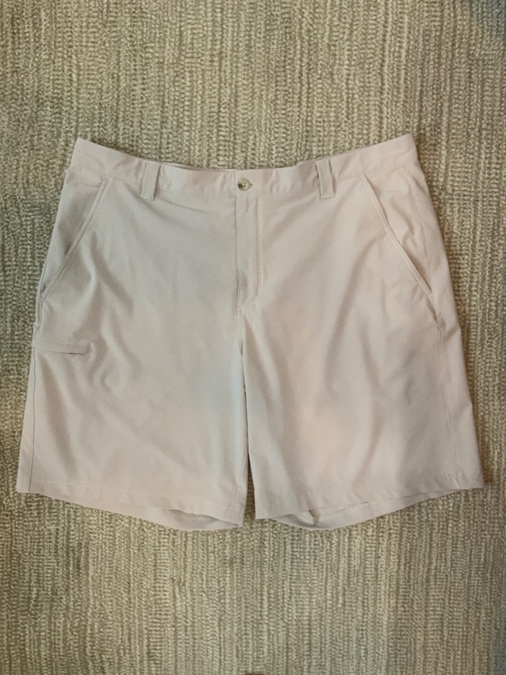Men’s Columbia PFG Cargo style shorts 42” waist 10” length tan